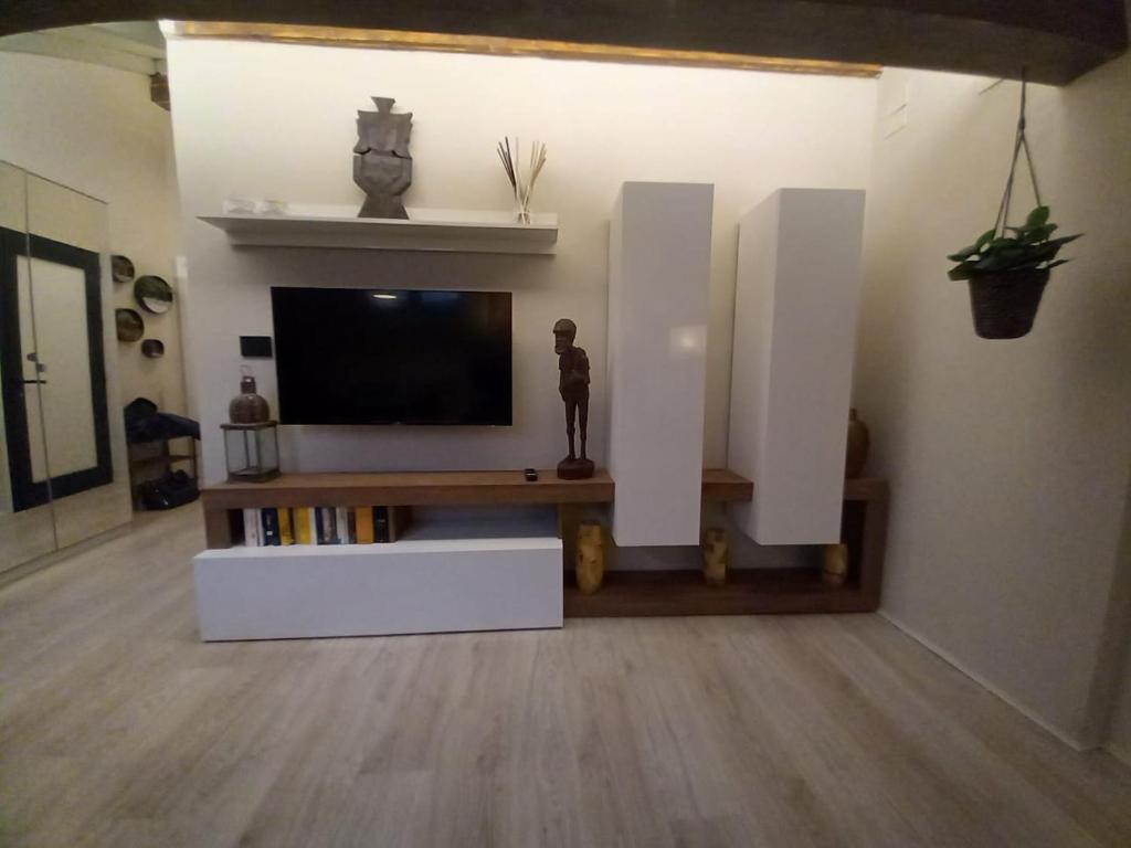 La perla del centro angolo tv